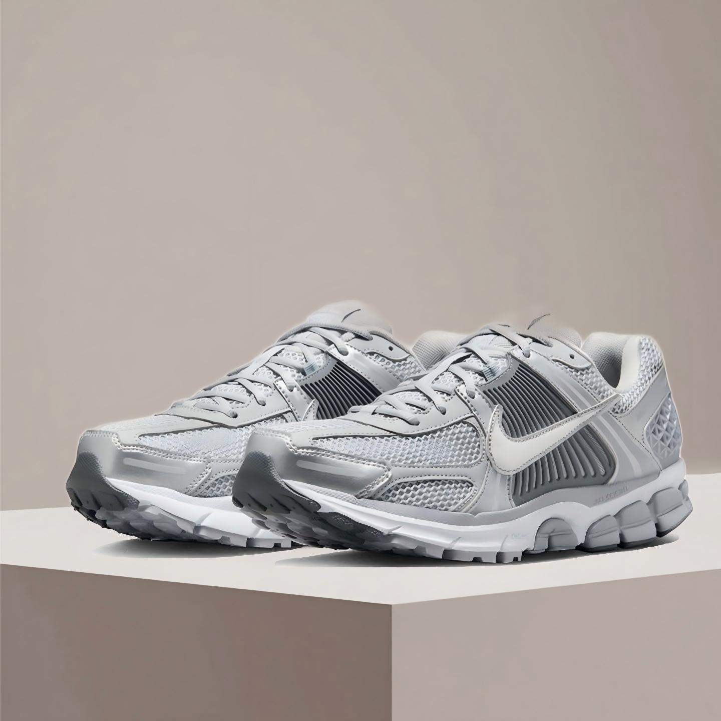 Women Shoes Zoom - Nike Zoom Vomero 5 Yankees Running