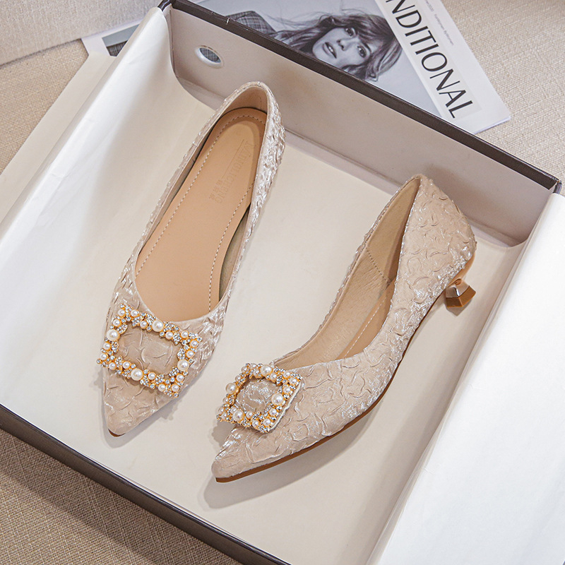 Ivory Textured Satin Pointed T - огляд і ціна Ankle Strap Heels